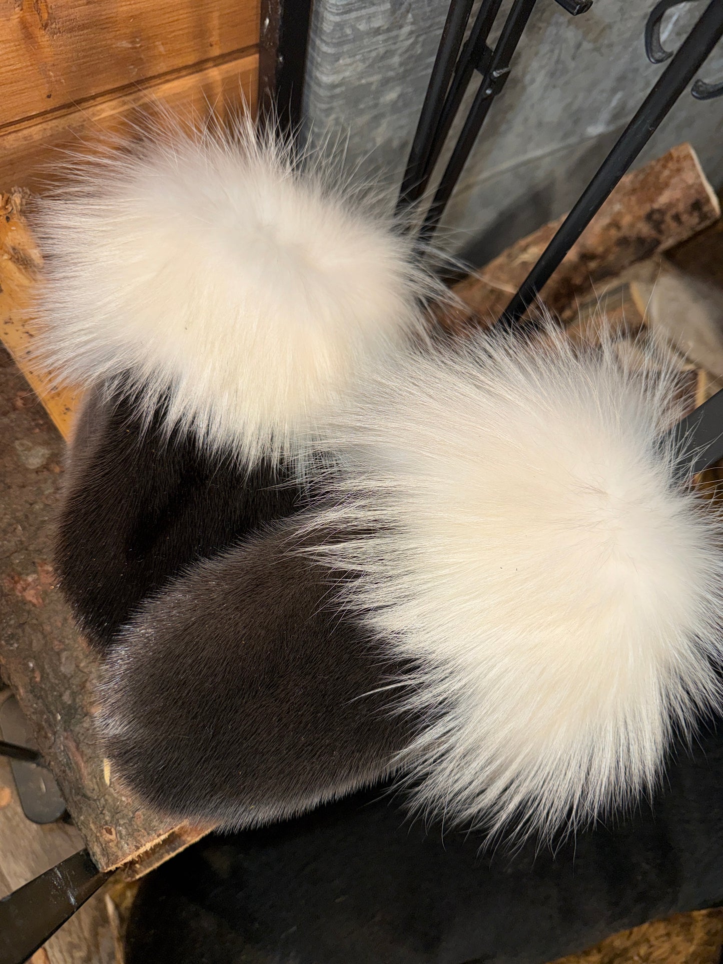 Seal & Marble Fox Mitts