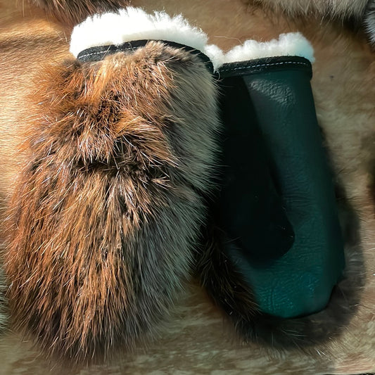 Men’s short beaver mitts.